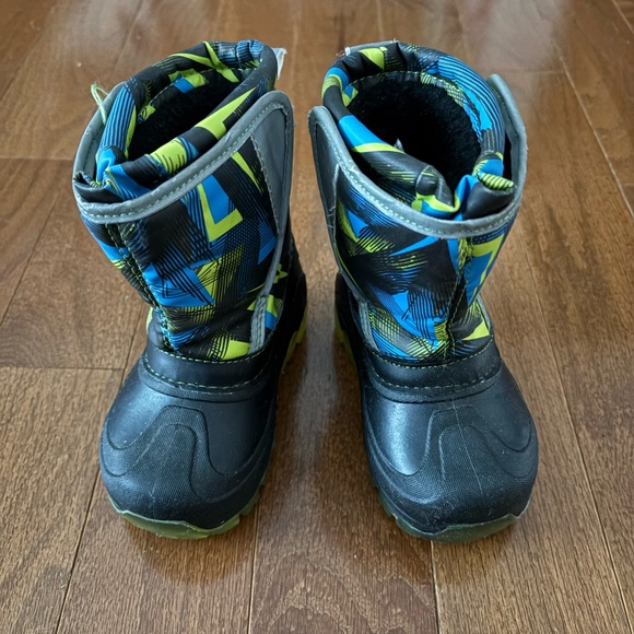 Boys Light Up Winter Snow Boots Size 7/8 - Picture 4 of 8